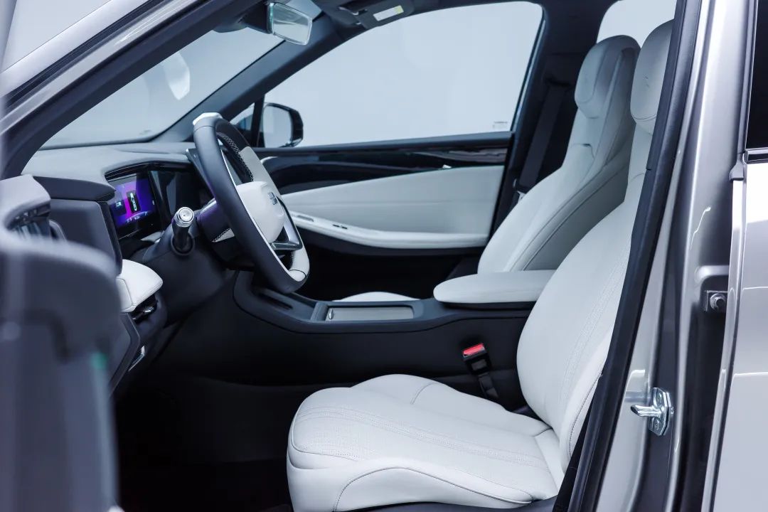 吉利银河L7产品分析:明着叫板理想L7,暗里对比宋PLUS