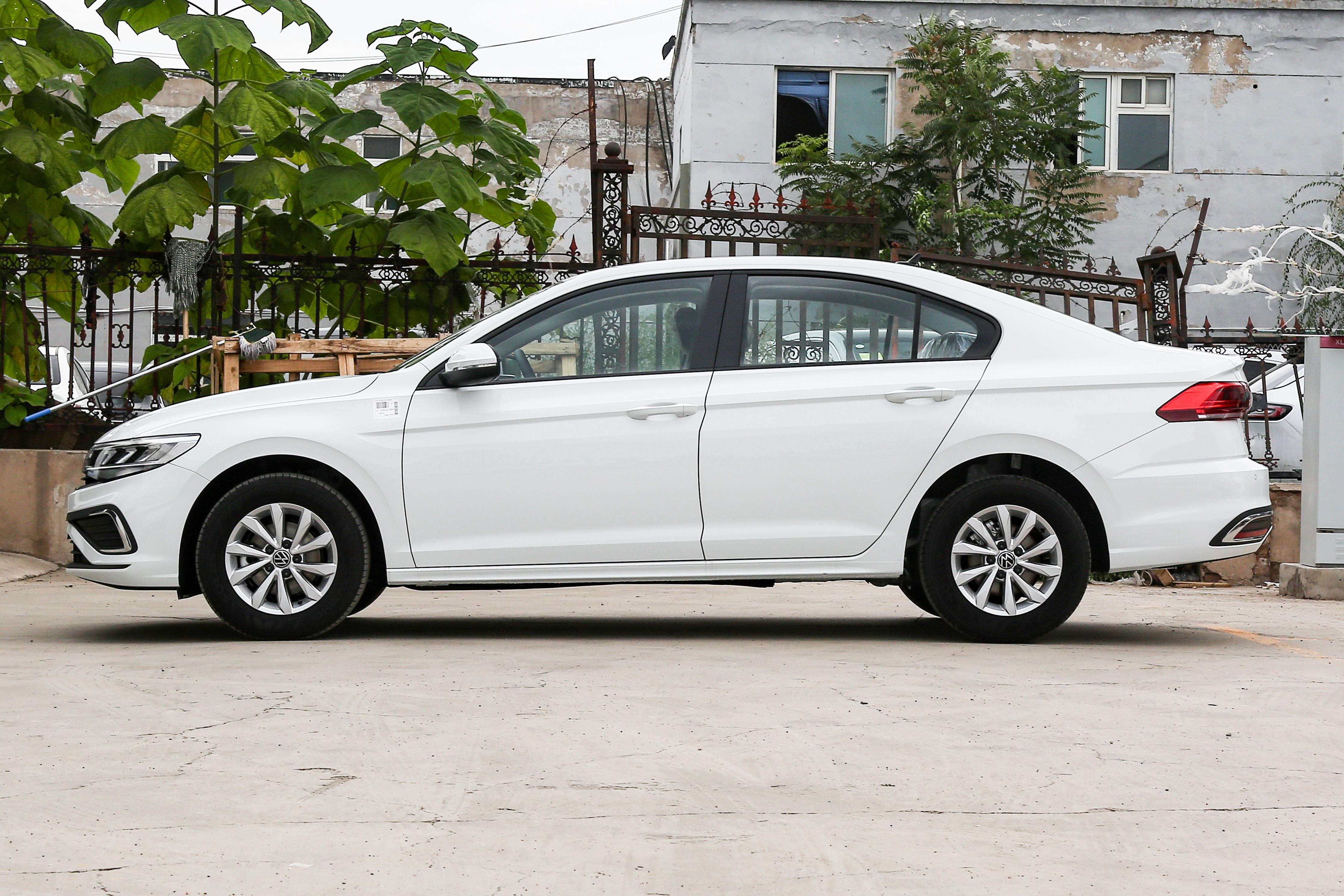 花10万左右买二手车,最低配的大众宝来怎么样