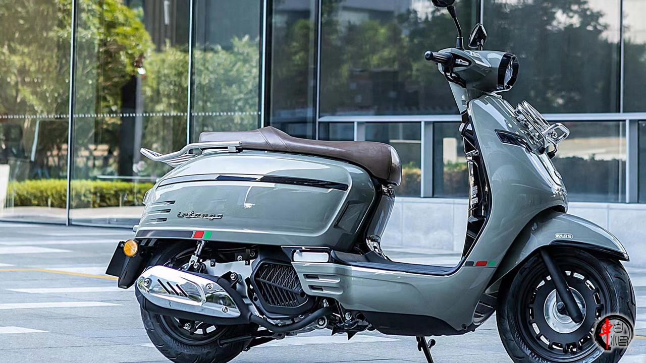 新车12500元复古摩托车,新车预售价7-11万元外观内饰升级