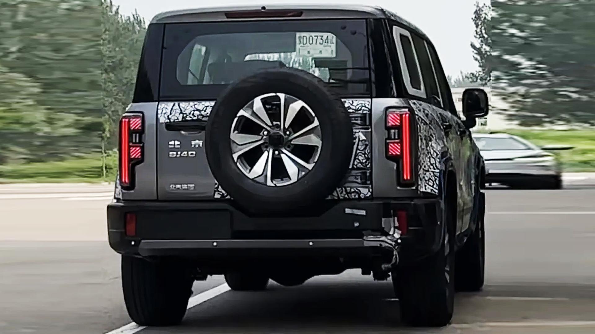 全新一代北京BJ40谍照曝光,新一代北京bj40实车