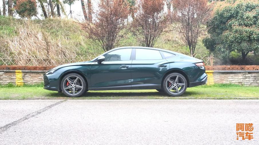 什么颜色的车保值率高,什么颜色车最值钱