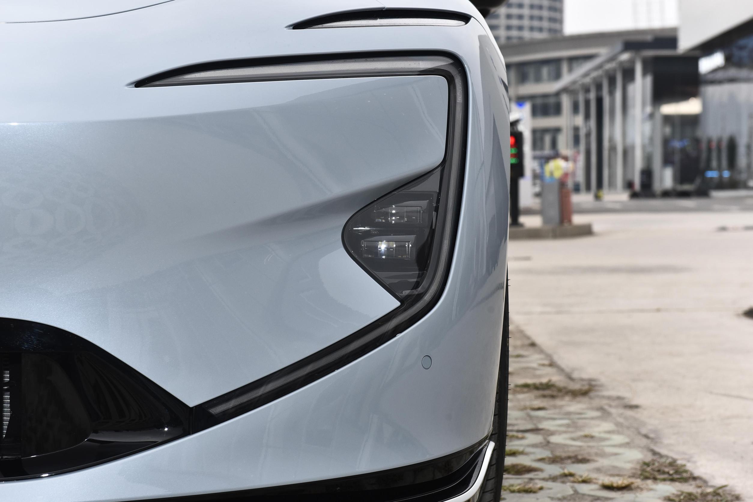 阿维塔12尊享版,阿维塔12智享版