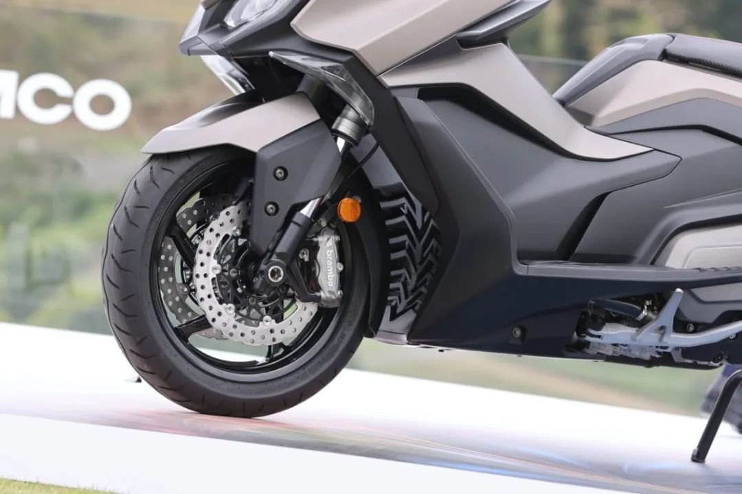 光阳ak550有tcs吗,光阳赛艇ak550长途感受