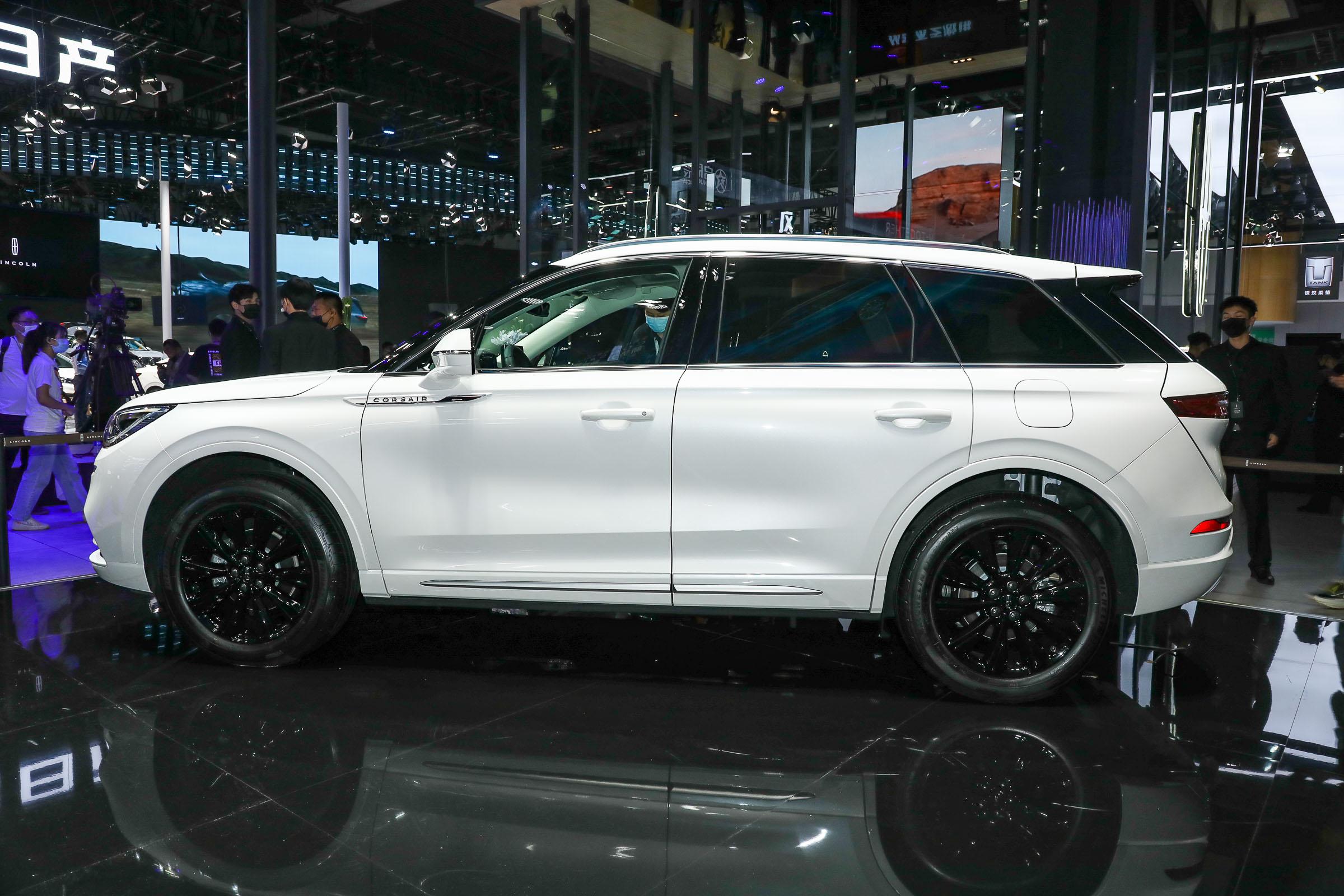 全新林肯冒险家对比全新途观,林肯冒险家两驱和奥迪q3四驱