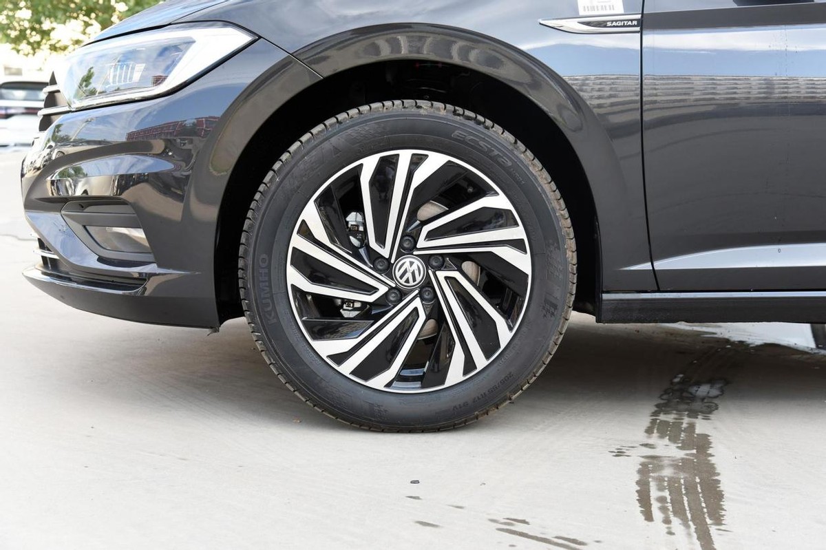 大众速腾1.4t舒适版外观测评,全新大众速腾1.4t中配试驾