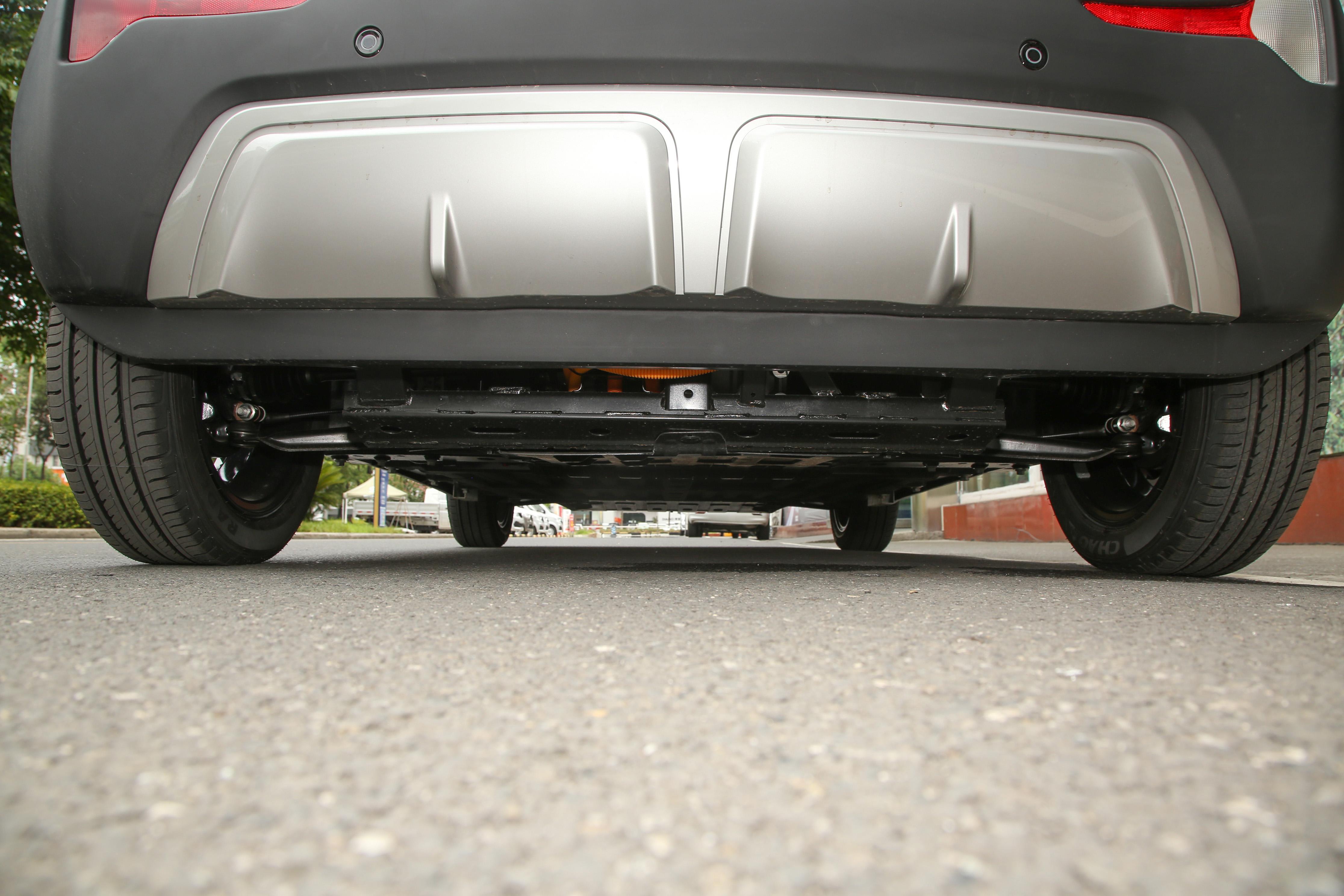 小蚂蚁新能源车适合年轻人开吗,小蚂蚁燃油代步车