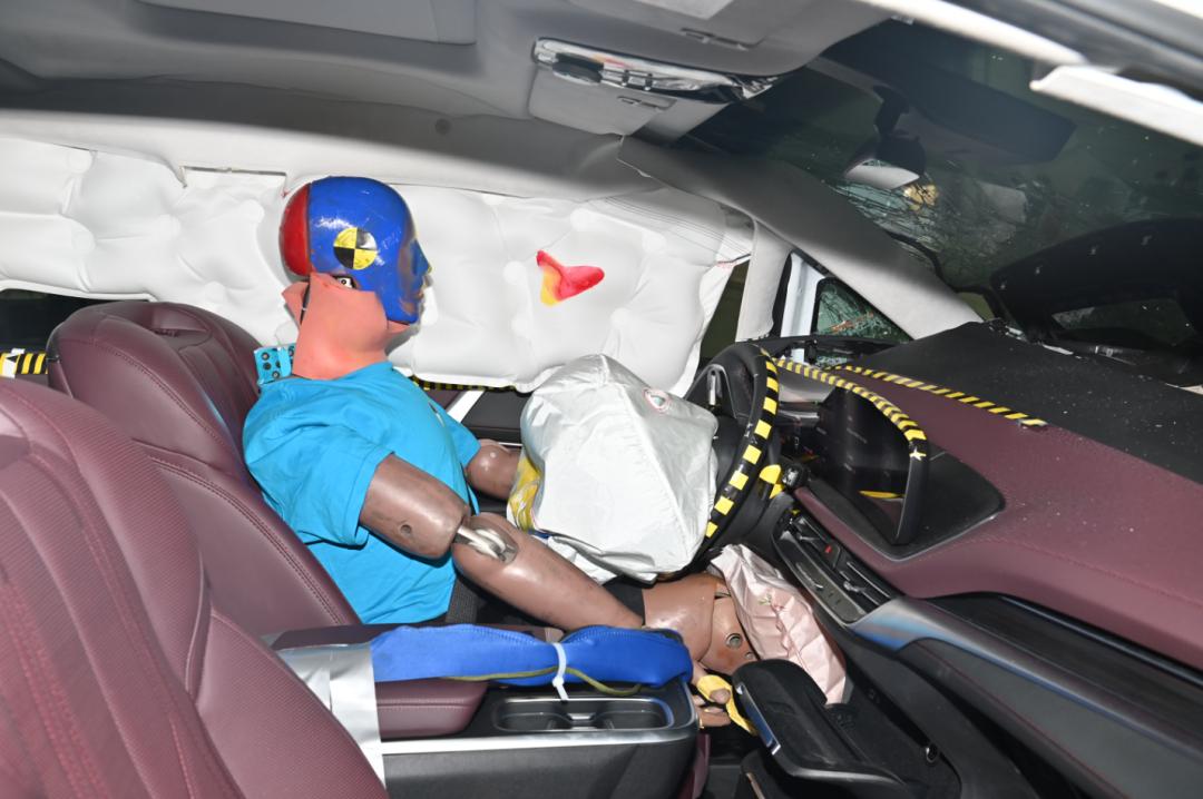 谁说MPV天生安全性差？别克世纪告诉你：买它，一分钱都不白花