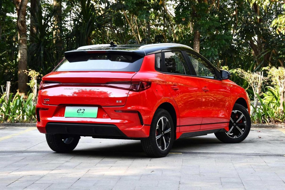 比亚迪e22023款纯电出行版测评,比亚迪e22020款和2021款的区别