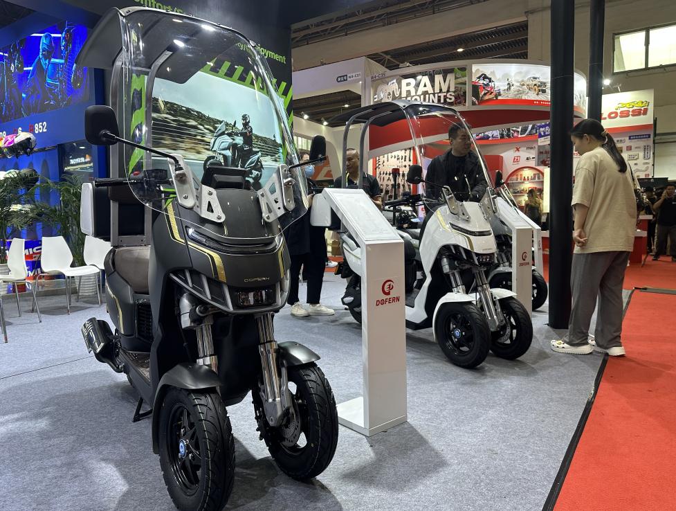 斗风s110倒三轮北京摩博会,摩展吸睛斗风倒三轮电动新物种