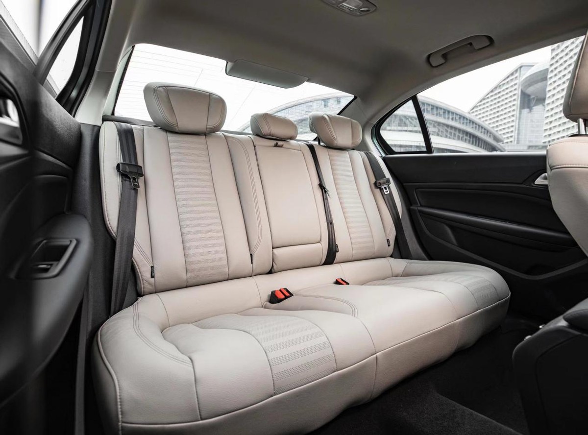 408的6at和速腾的双离合,速腾2023款和标致408怎么选