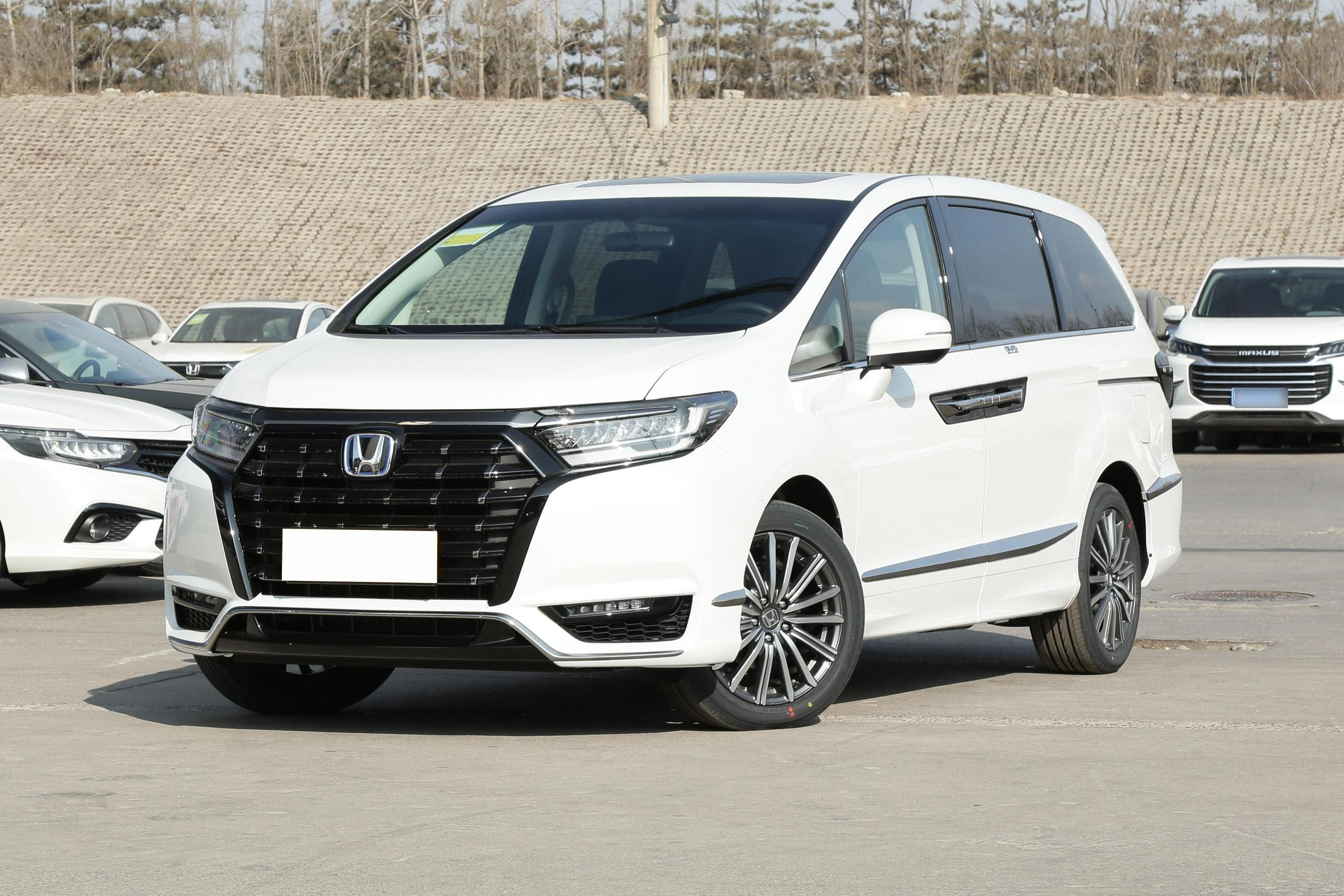 油耗6L出头，日系大7座家用舒适MPV，务实更懂生活，本田艾力绅