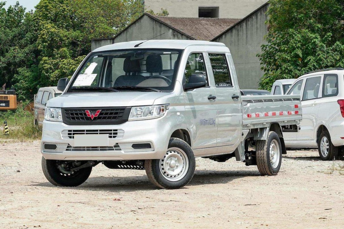 五菱荣光新卡超长款,6万多的新车跑货运