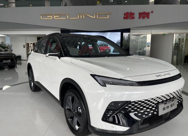 北汽魔方油电混动,北汽魔方入门级车型