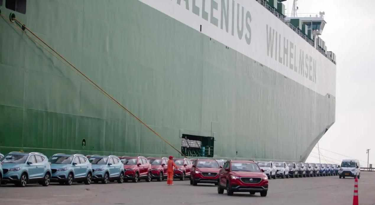 中国男足没去世界杯，中国新能源汽车却走向了世界