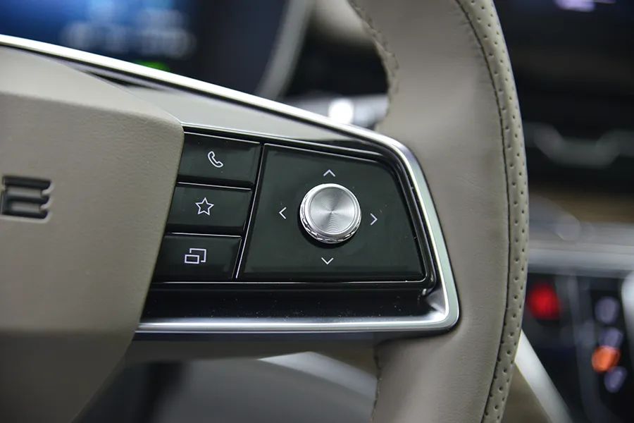 荣威mpvimax8测评,mpv搅局者荣威imax8静态解析