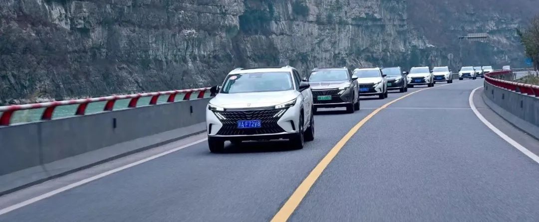 第三代荣威rx5豪华滑屏版,第三代荣威rx51.5t超感滑屏版