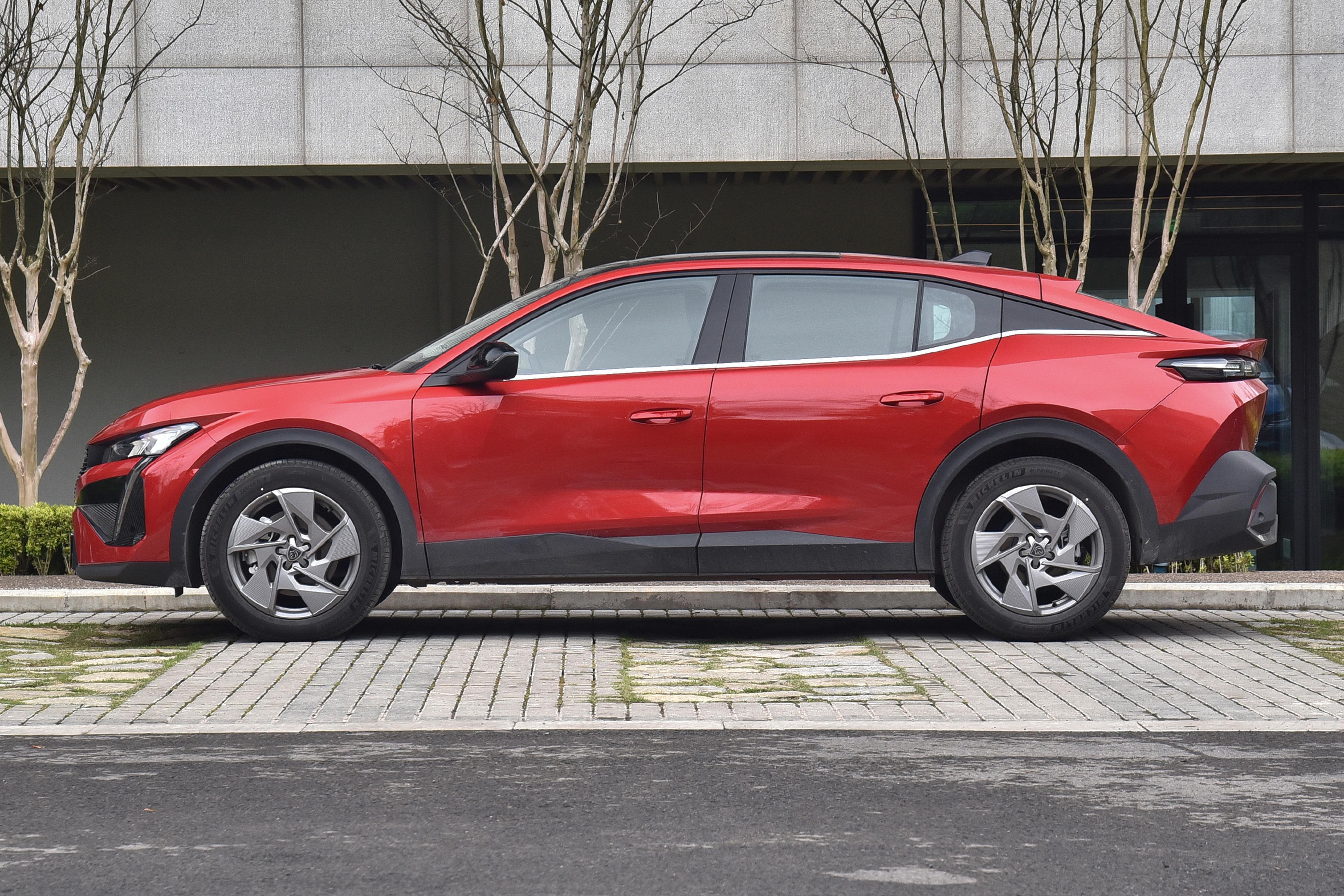 标致408x魅力版12.35万拿下,408x标致2023款落地价