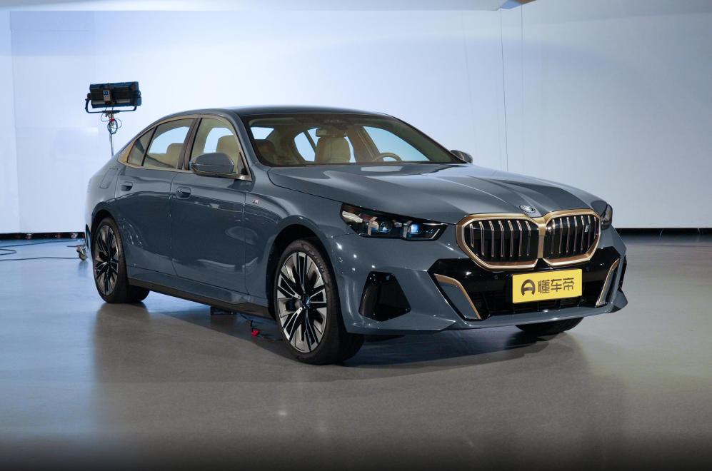 奔驰eqe与宝马i5哪个值得买,宝马i5和奔驰eqs是一个级别吗