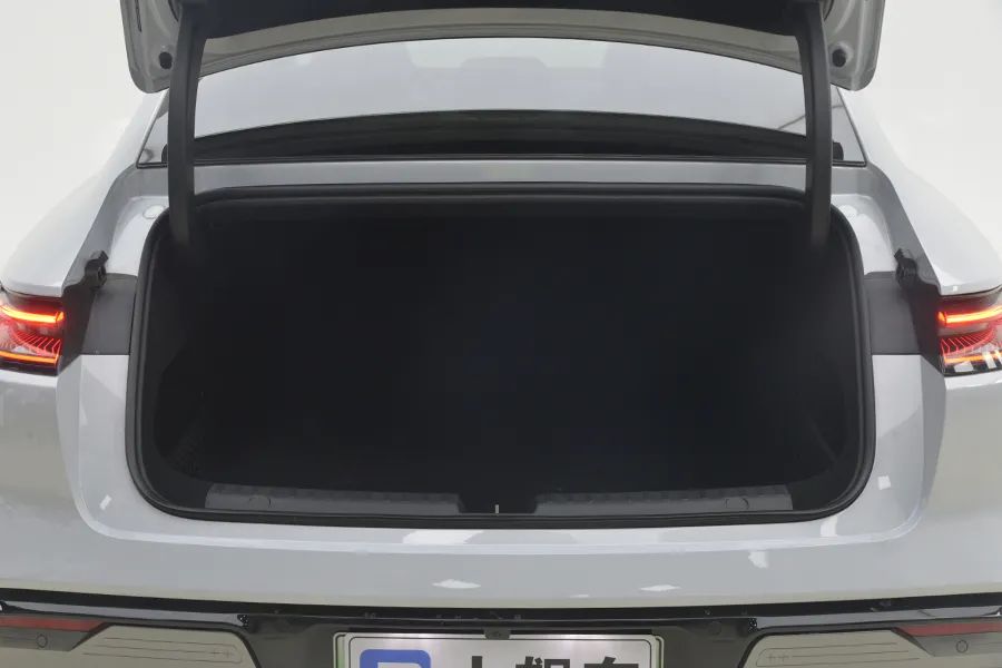 吉利银河e8半辐式方向盘怎么选,吉利银河e8龙腾版和汉ev