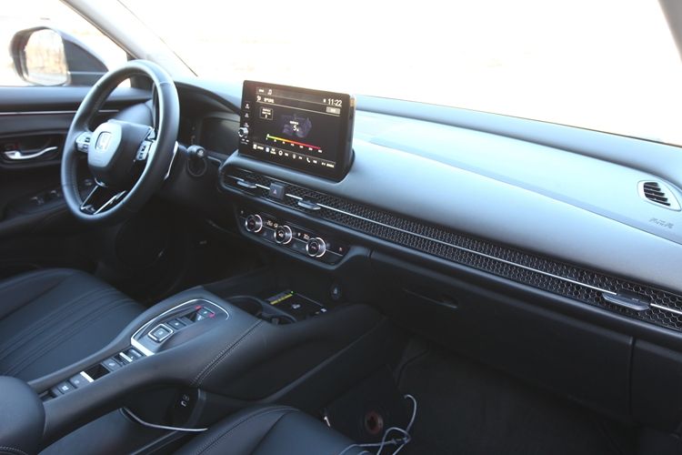 搭载2.0L混动系统,本田zrv致在精英版2.0锐混试驾