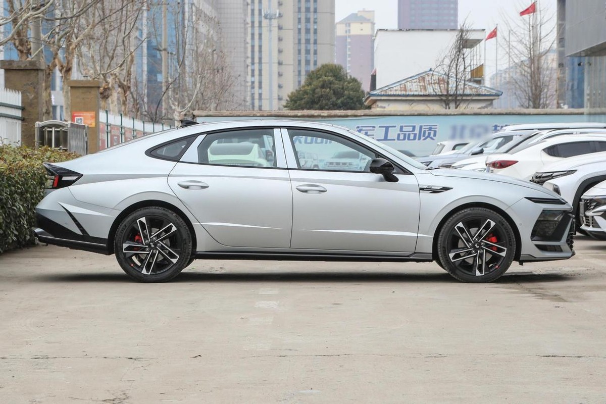 现代索纳塔1.5t和2.0t配的8at一样吗,新款现代索纳塔爆改