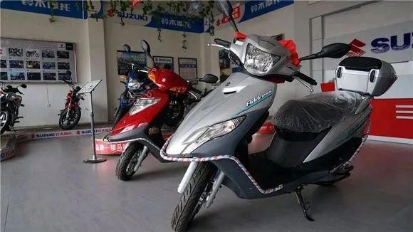 轻骑铃木uy125百年纪念款护杠,轻骑铃木uy125最新款多少钱