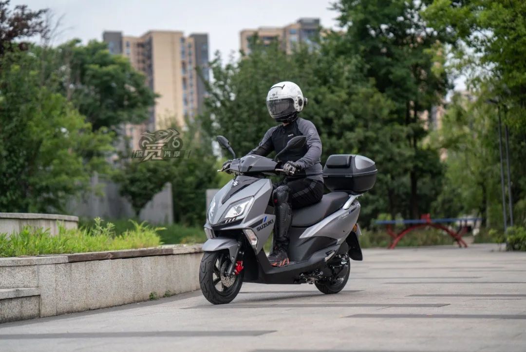 济南轻骑铃木uy125车多少钱,轻骑铃木uy125最新款多少钱