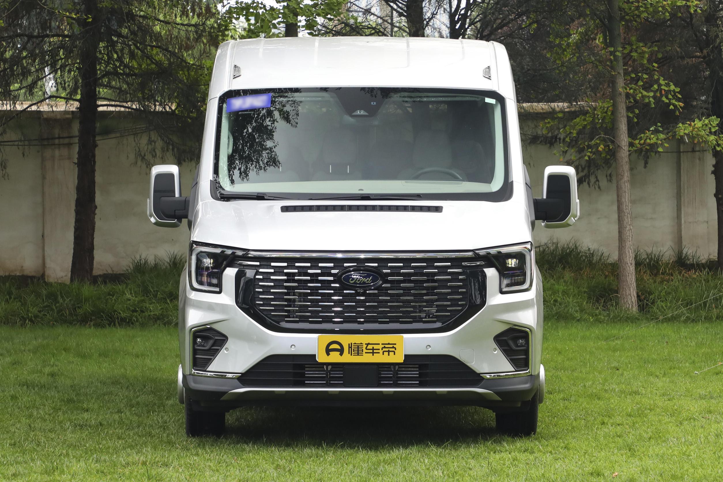 欧洲福特全顺2022即将上市新款车,福特全顺9座升级内饰