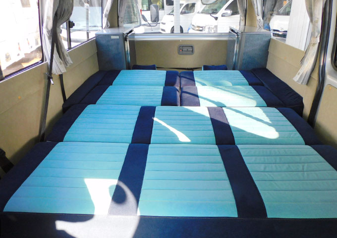 丰田海狮改装第三排床,丰田海狮面包车改房车