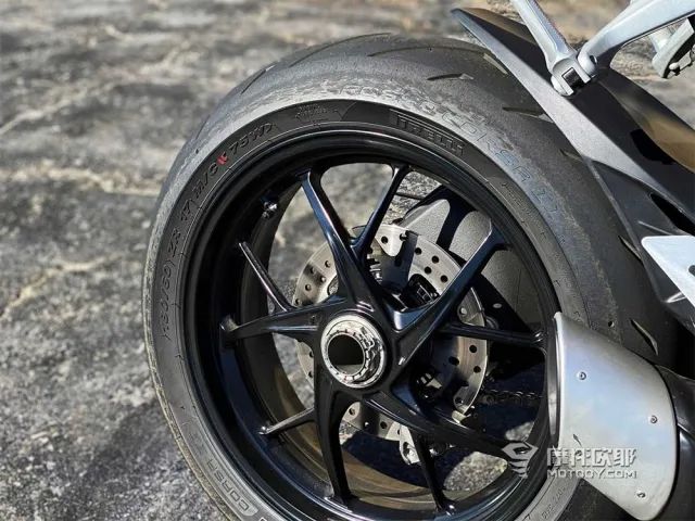 23款春风450srs和24款春风450sr区别,春风450sr加强刹车性能