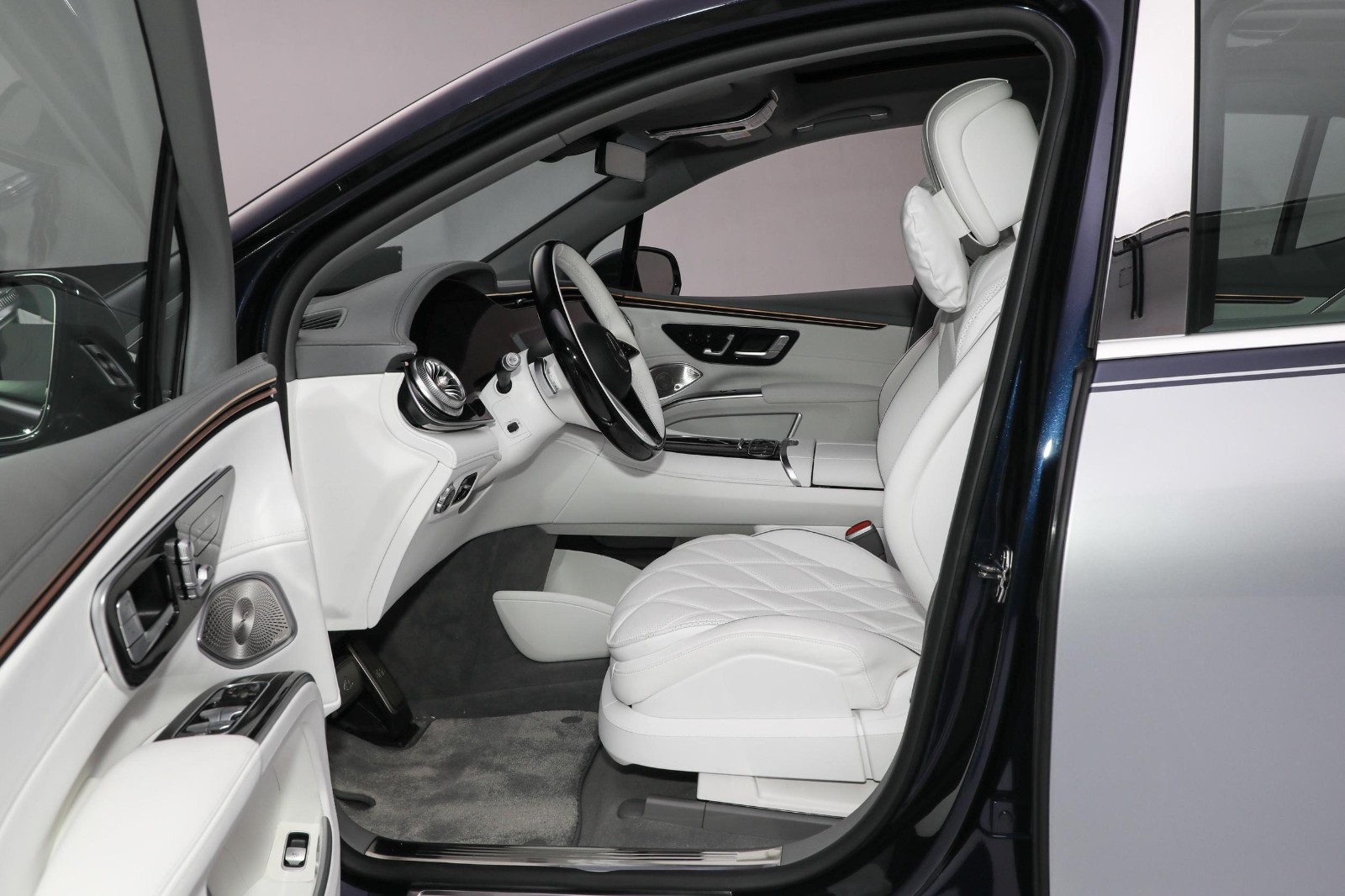 2023款迈巴赫eqs680suv,新款奔驰迈巴赫eqs