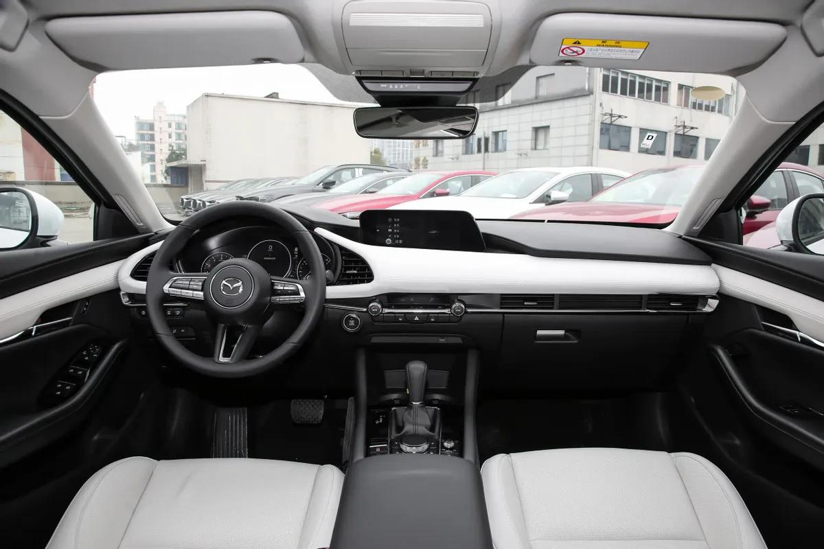 马自达3昂克赛拉中控屏自动重启,马自达3昂克赛拉中控屏怎么重启