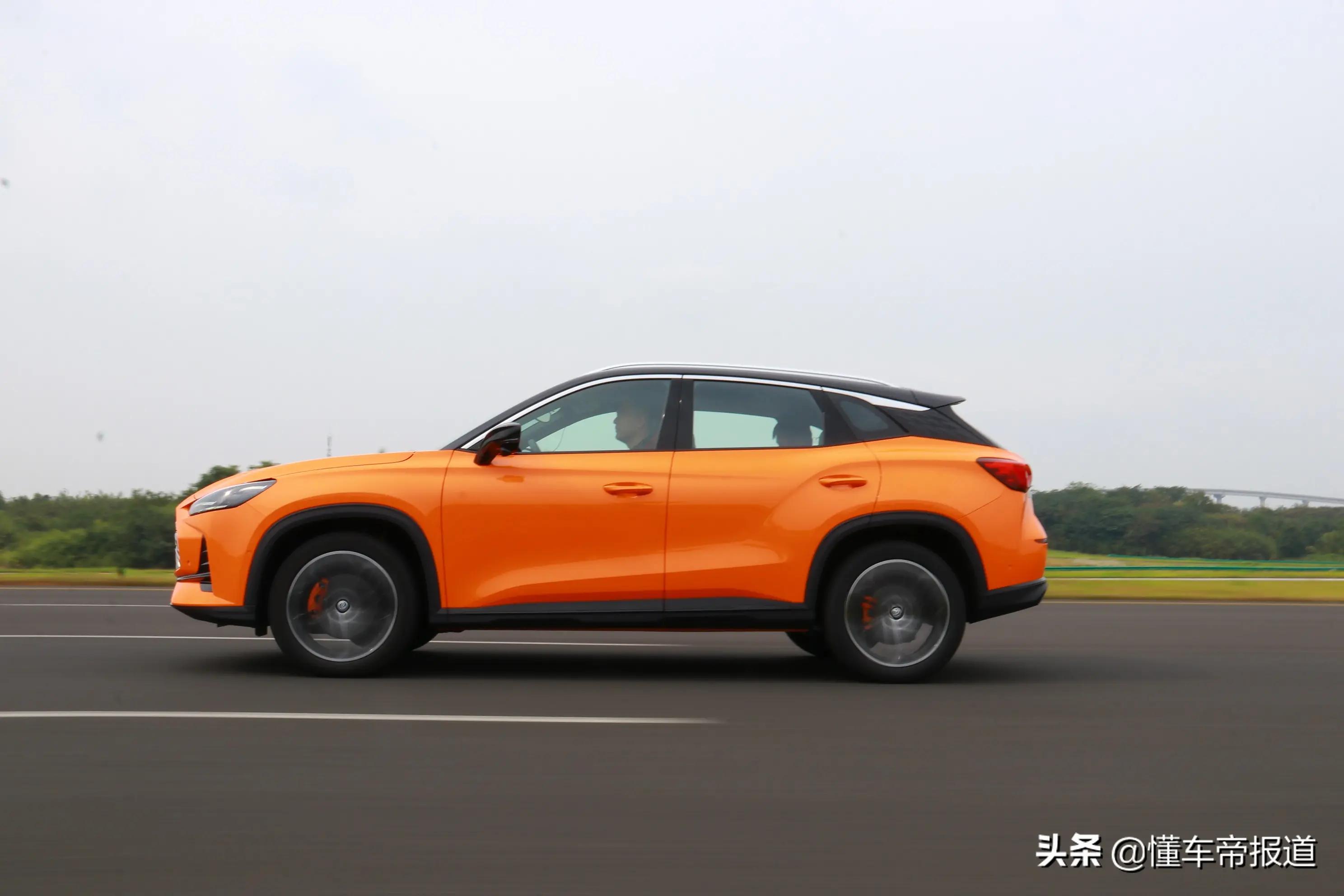 名爵MGone试驾,游刃有余场地试驾上汽名爵mgone