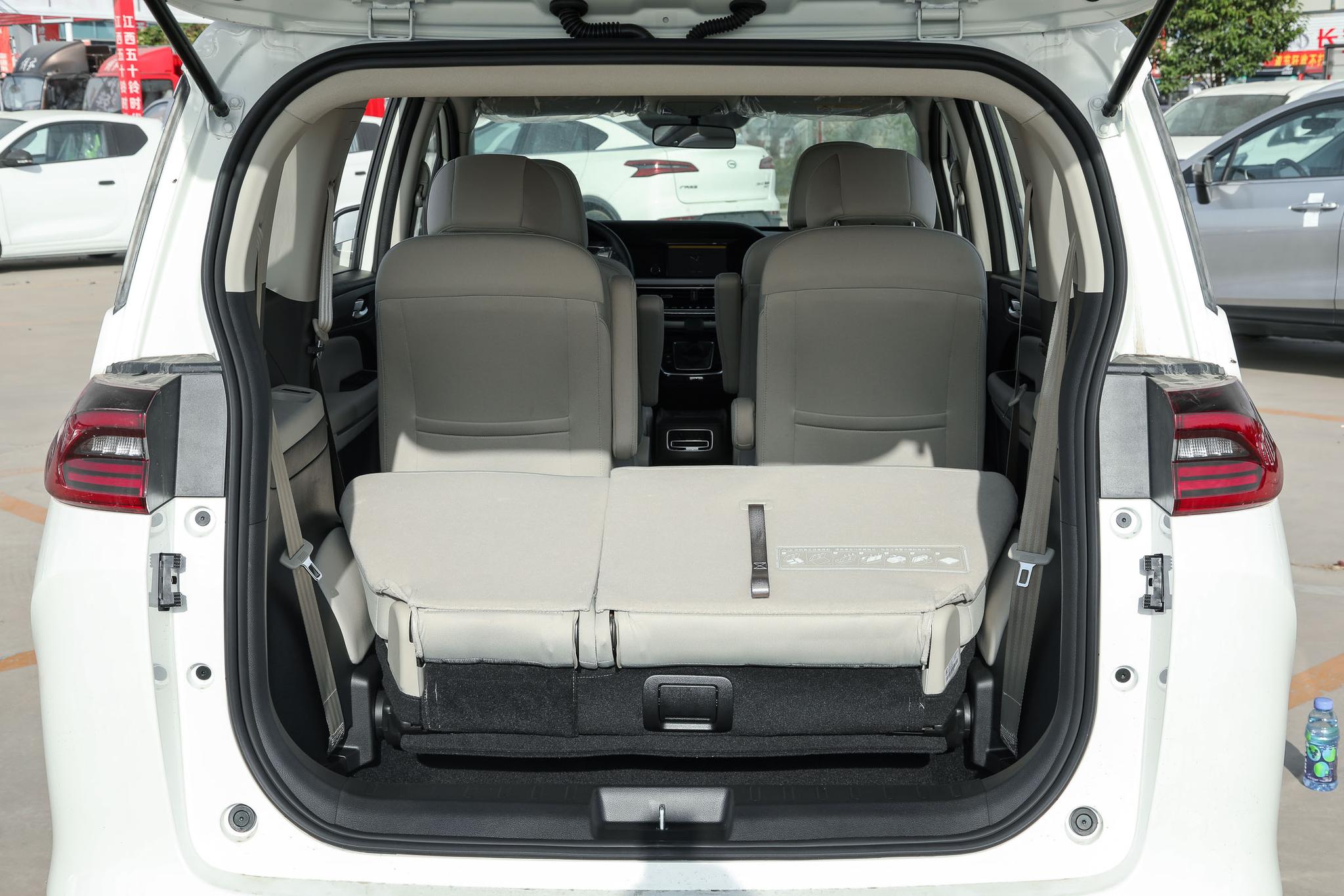 这2款mpv空间实用油耗低,家用空间大省油耐操的5座mpv