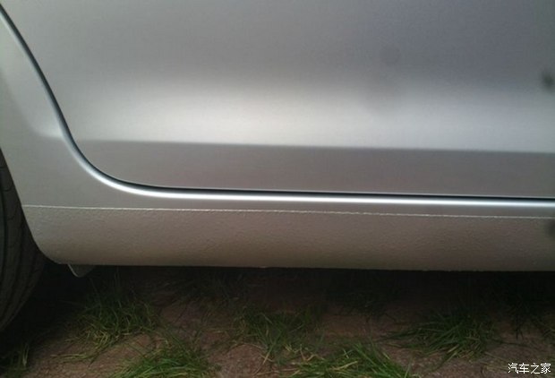 汽车上的排水孔雨季一定提前清理,夏天记得清理车上这五个排水孔