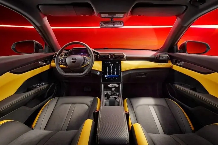 试驾东风风神奕炫max暗夜版2022款,东风风神奕炫马赫版2023款试驾