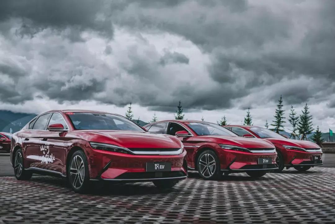 友商看了集体沉默，双优安全只是汉EV秀出的肱二头肌