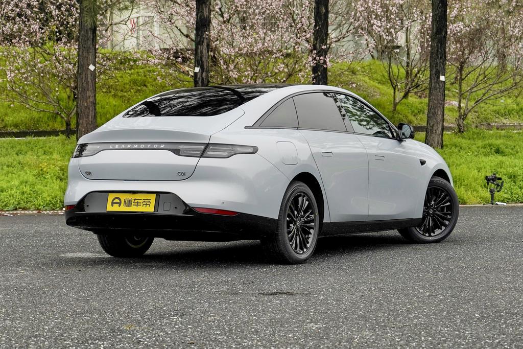 23款零跑c01优惠太原,成都2023款零跑c01底价多少