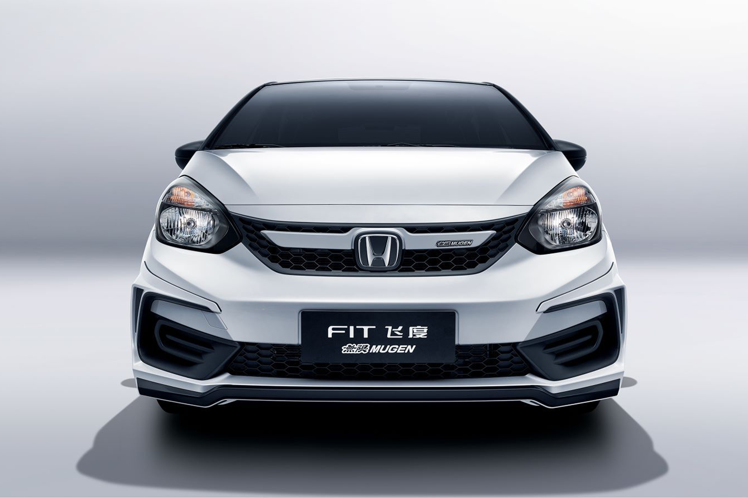 运动大尾翼+专属内饰，“原厂改装”飞度無限MUGEN版即将上市