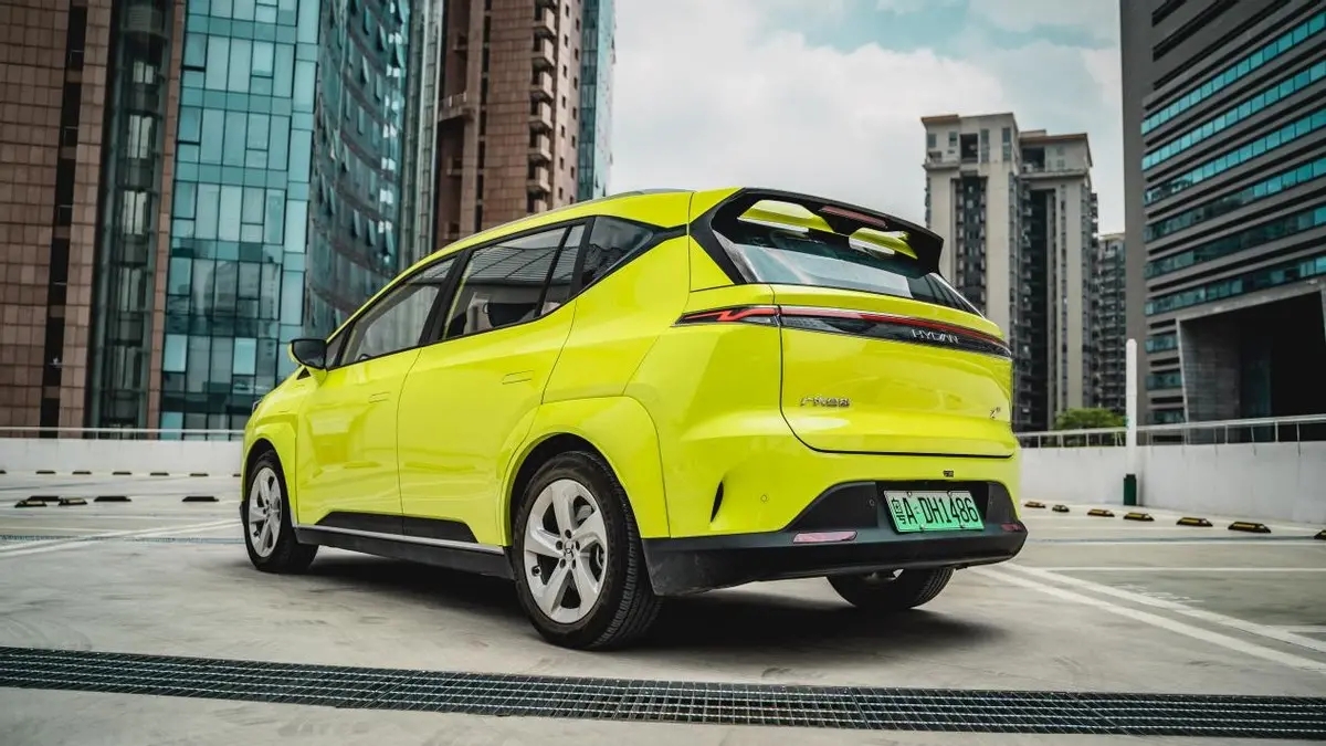 合创z03潮酷版620公里全款多少钱,13.28万起的2022款合创z03怎么选