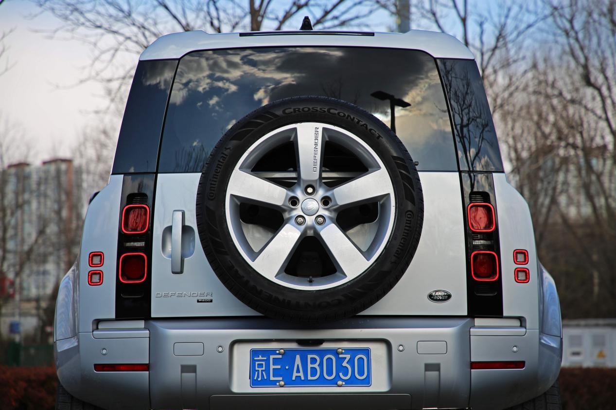 陈震试驾路虎卫士90,怎么优雅的上越野车