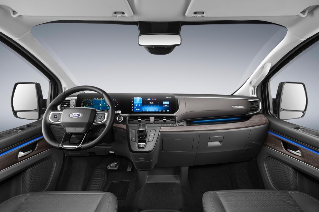 福特途睿欧空间,福特途睿欧升级透镜