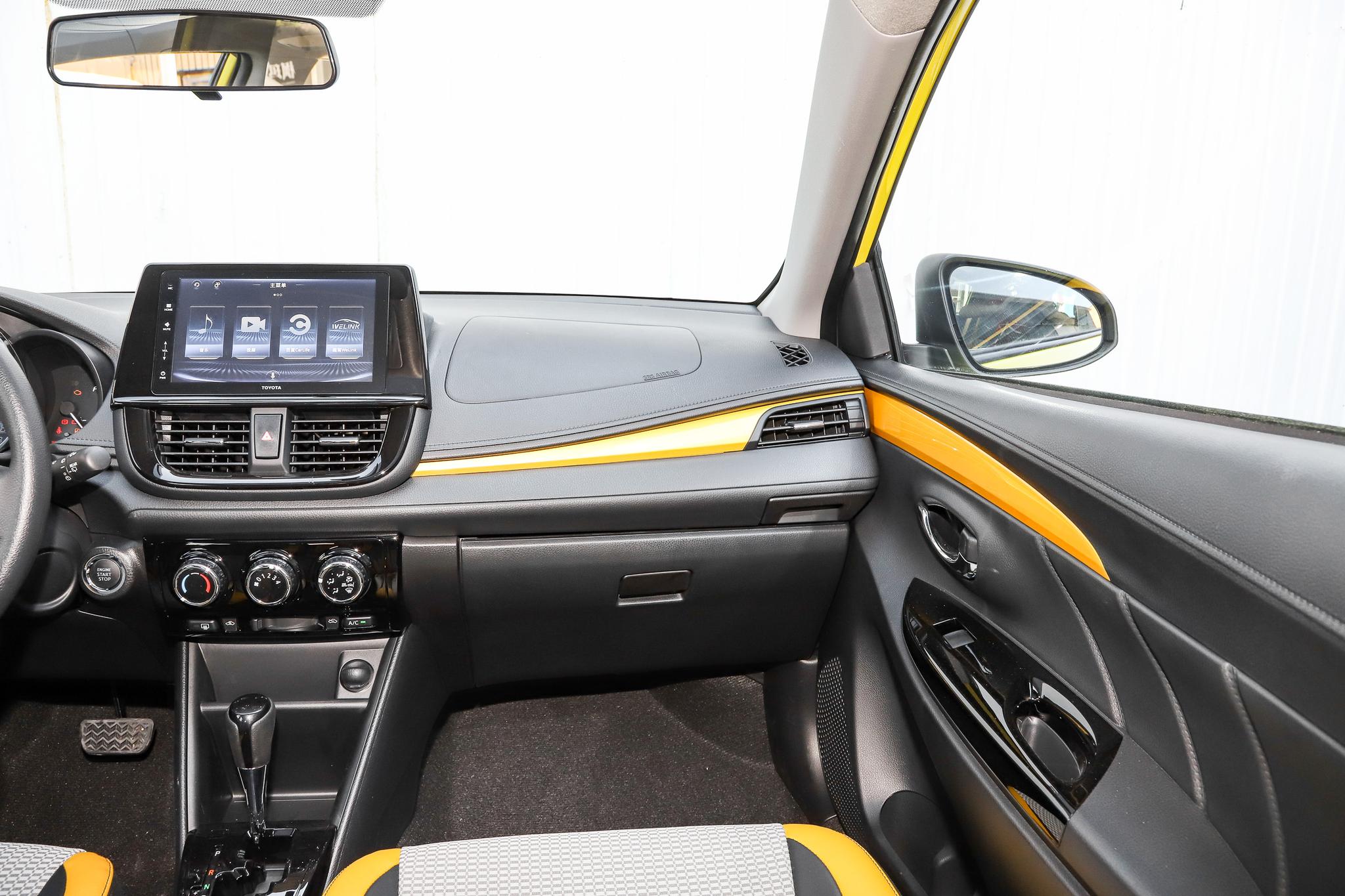 售7.18万元起，油耗低至5L，遮风挡雨又实用，带你看丰田威驰FS