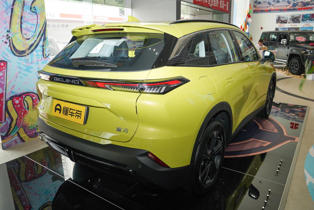 试驾北京汽车魔方：燃油车与智能化的最新结合。