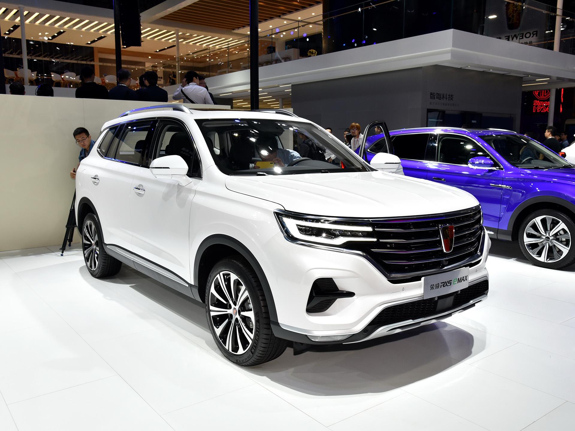 油耗1.4L,不用油跑70公里,有丰富配置的SUV,实拍荣威RX5eMAX