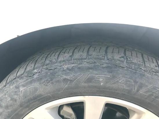 山地车轮胎什么时候换,汽车轮胎有细微裂纹需要换吗