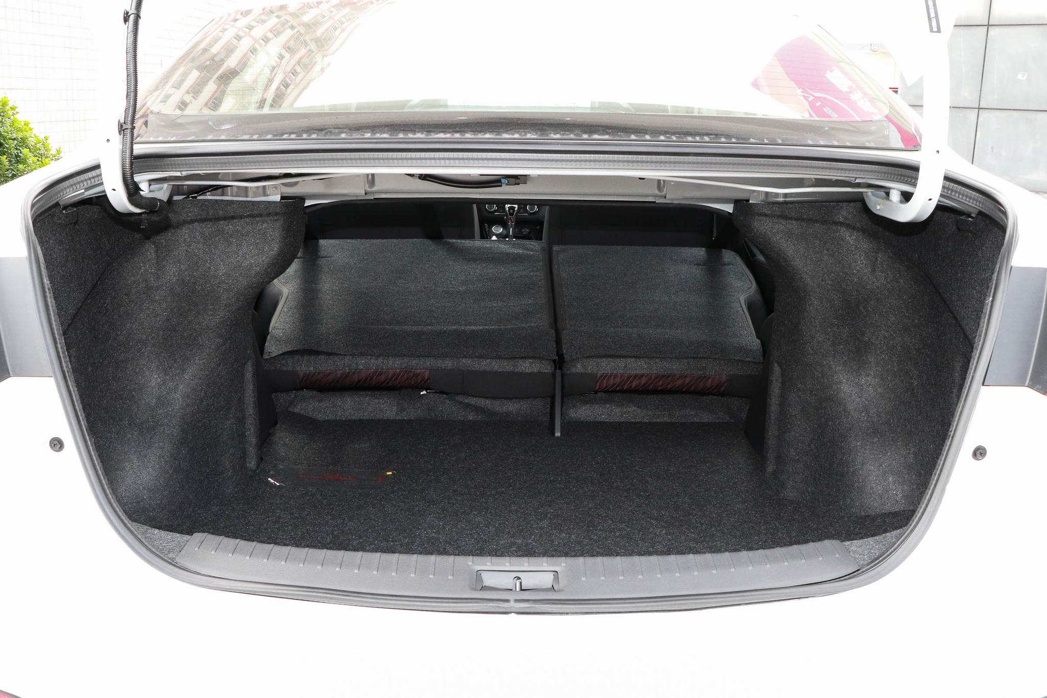 12.98万元起全新家族式设计,12.98万起售的车