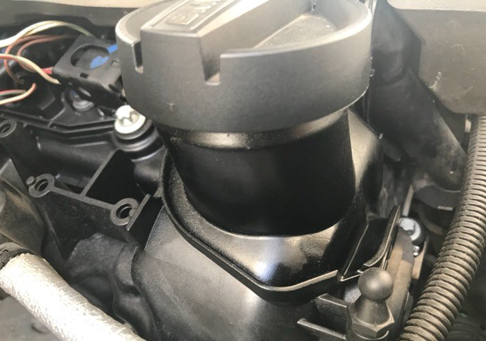 宝马3系油底壳渗油怎么处理,2020款宝马3系渗油