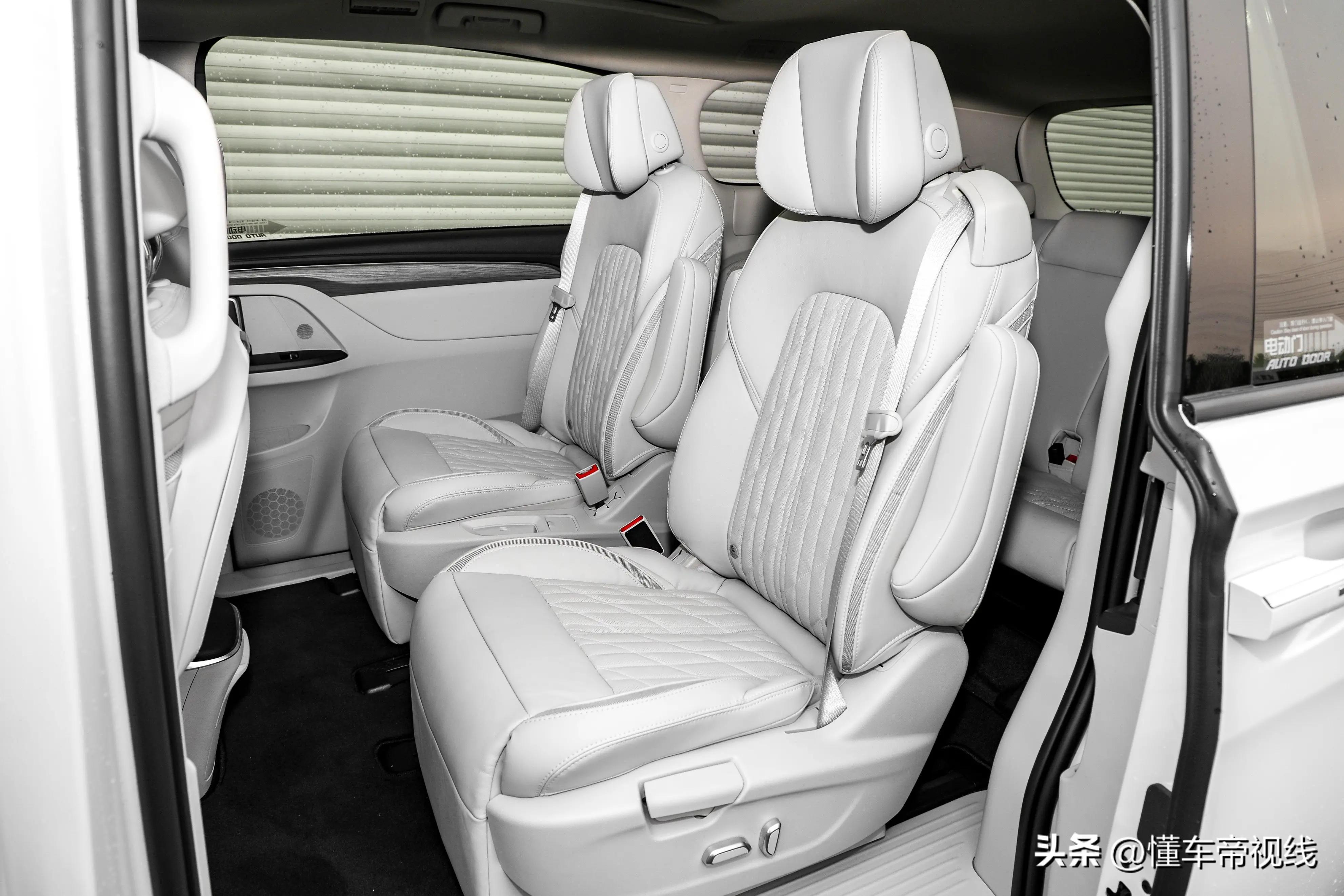 别克gl82022款es陆尊653t豪华型,最新款gl8es陆尊落地价