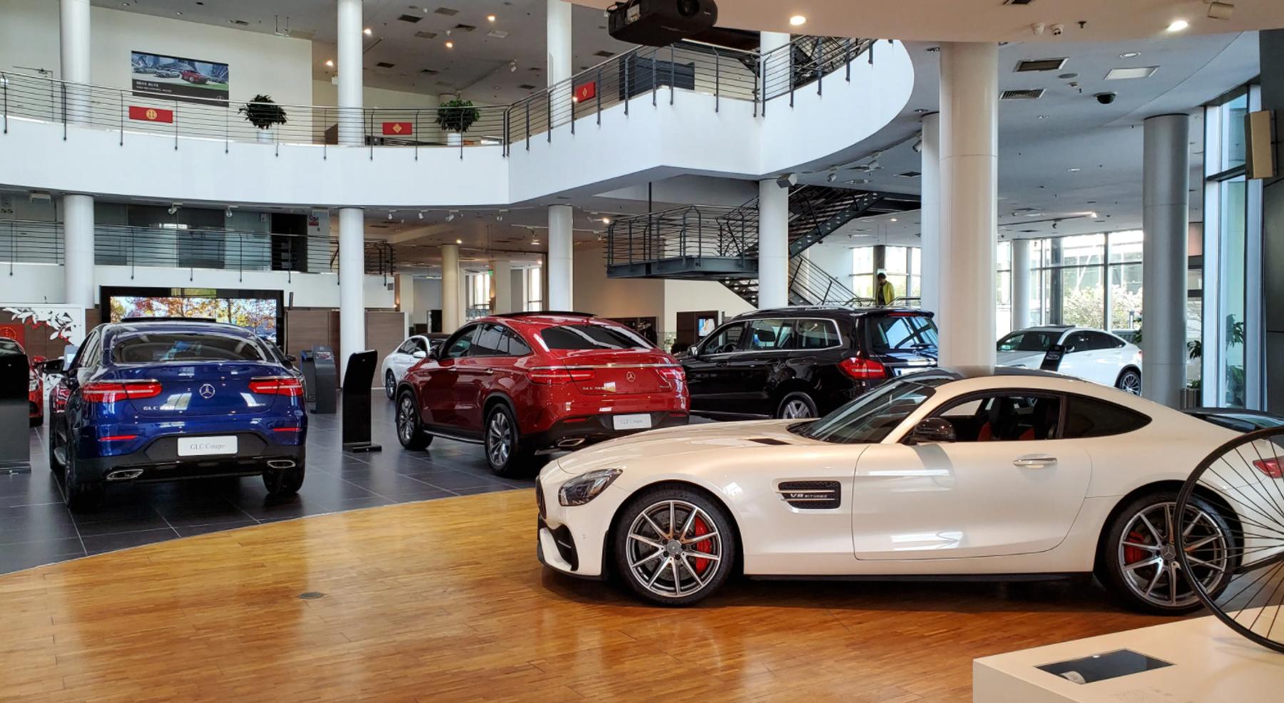 男子半年试驾80多次,男子4s店试驾奔驰